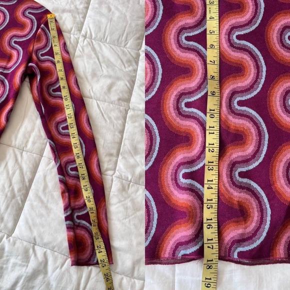 ๐ TWIK Groovy Wave Print Button Down Crop Cardigan Purple Pink Blue M - Picture 12 of 13